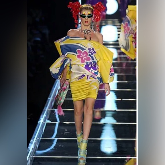 Christian Dior fall 2003 collection - Picture 16 of 17